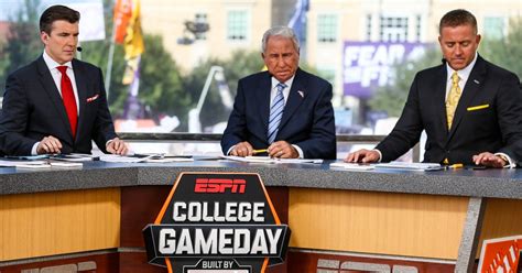 College GameDay reveals 'Top Gun: Maverick' star as celebrity guest ...