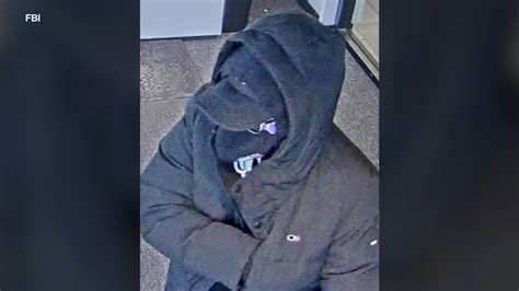 Bank robbery Chicago today: Suspects at large after $100K stolen from Huntington Bank in West ...