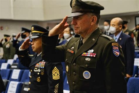 General Dons Army's New 'Greens' Uniform to Mark 70th Anniversary of Korean War | Military.com