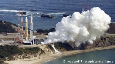 Japan calls off H3 rocket launch after engine failure – DW – 02/17/2023