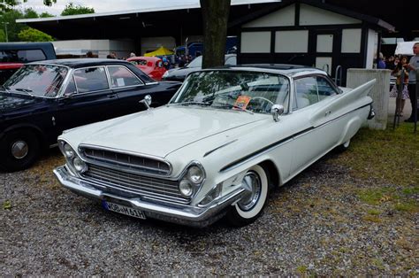 1961 DeSoto Adventurer II 2-Door Hardtop | Ficha técnica, Consumo, Medidas