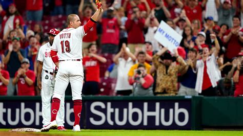 Cincinnati Reds: Joey Votto is gold standard of local athletes