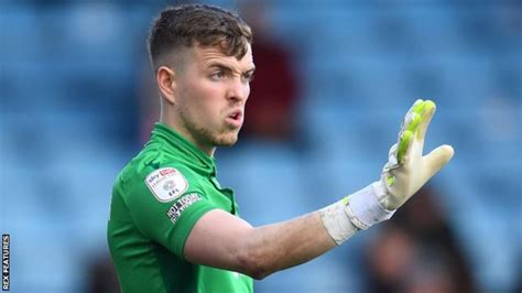 Rory Watson: Goalkeeper extends Wrexham stay until January - BBC Sport