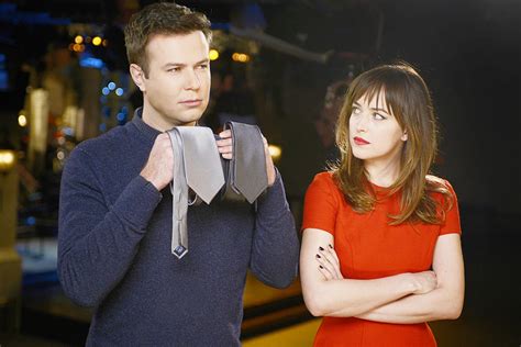 'SNL' Preview: Dakota Johnson Colors '50 Shades of Grey'