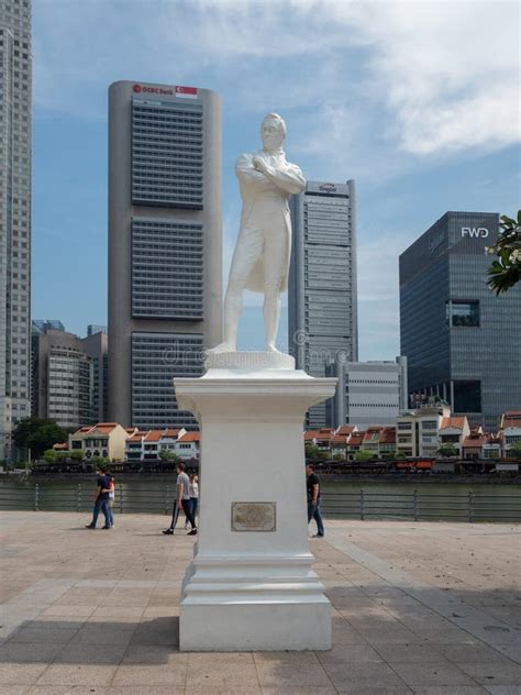 Thomas Stamford Raffles Statue, Singapore Editorial Stock Image - Image of center, tourism ...