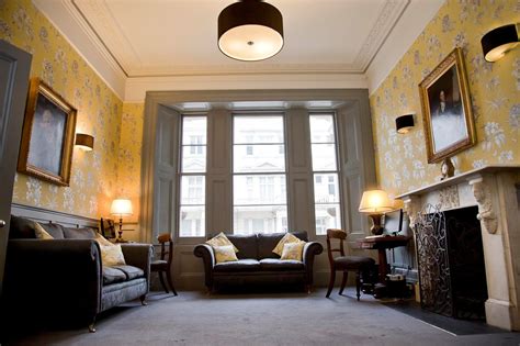 Need a hotel while attending #newsrw? The Georgian House is offering discount for delegates ...