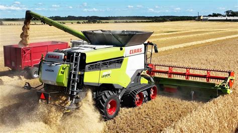 Claas Lexion 8900 in the field harvesting barley | Still The World's Biggest Combine | Harvest ...