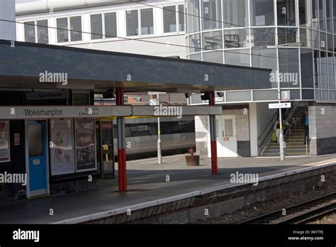 Wolverhampton rail station hi-res stock photography and images - Alamy