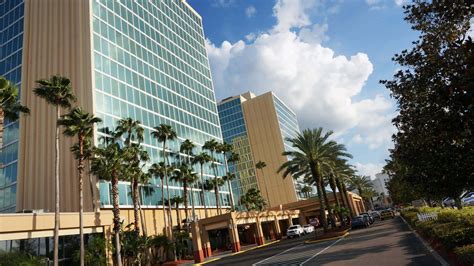 Walking from Holiday Inn or DoubleTree to Universal Orlando | Orlando ...