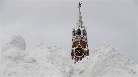 Moscow Hit by Freezing Temperatures and Record Snowfall | The Weather ...