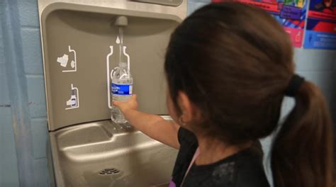 Better Drink? Water vs. Milk in School Lunches - Salud America