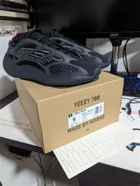 *Adidas Yeezy 700 V3 Black*(Master Quality) – FootHunk