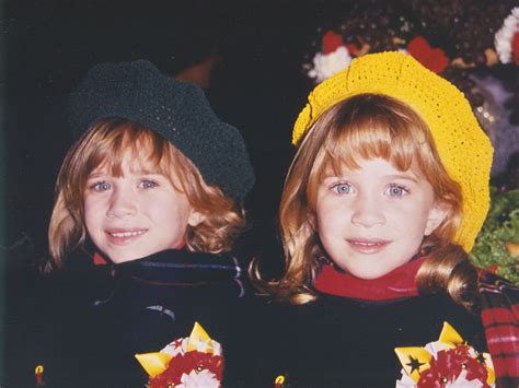 1993 - 62nd Annual Hollywood Christmas Parade - Mary-Kate & Ashley Olsen Photo (22206105) - Fanpop