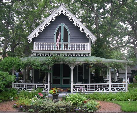 s/v Kismet: Very Unique Cottages in Oak Bluffs