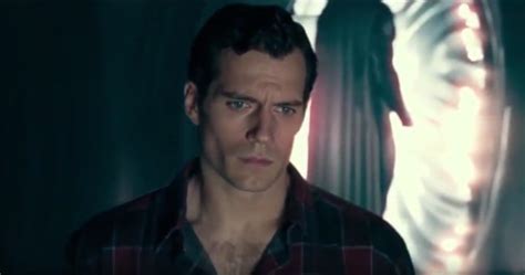 See Henry Cavill In His Unused Black Superman Suit From Justice League ...