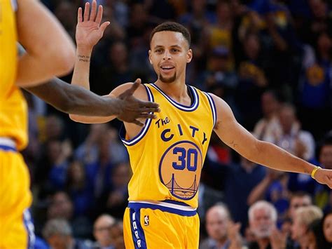 Taking closer statistical look at Steph Curry's MVP winning seasons