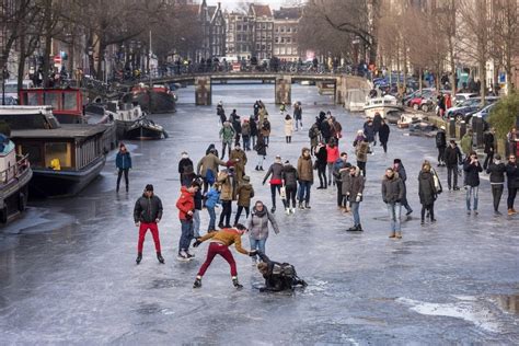 Amsterdam ghiacciata, festa dei pattini sui canali - la Repubblica