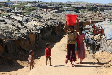 Rohingya refugees decry 'devastating' cuts to food aid - LiCAS.news ...