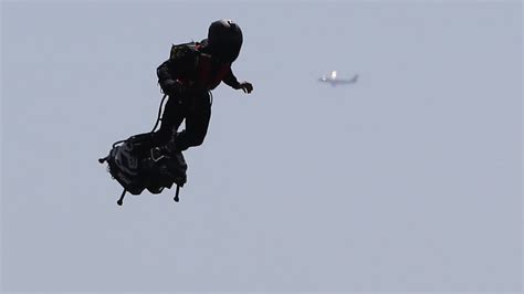 Jetpack man is back, adding to the flying mystery over LAX | Mashable