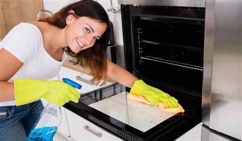 How To Clean The Worst Oven? | Bond Cleaning in Brisbane