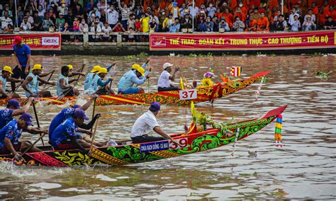 Đội ghe nam Wáth Pích TX. Vĩnh Châu đoạt cúp vô địch giải Đua ghe ngo ...