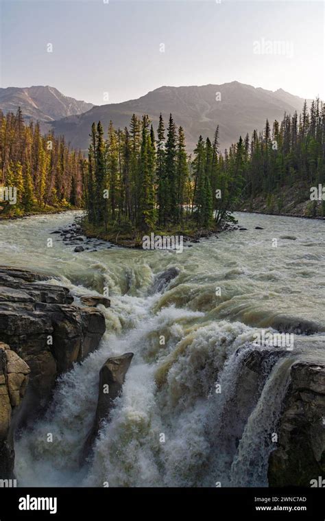 Sunwapta falls canada hi-res stock photography and images - Alamy