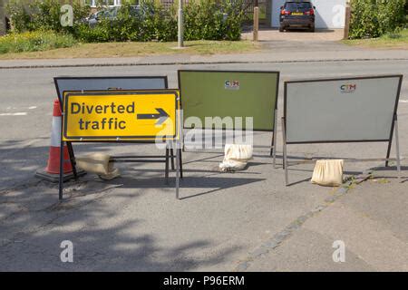 Diversion signs, Oxfordshire UK. 13th May 2018. UK Weather: Diversions signs in Carterton West ...