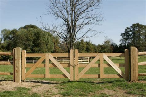 Pin by Amanda Ableidinger on Future Farm Inspiration | Farm gate, Farm fence, Farm entrance