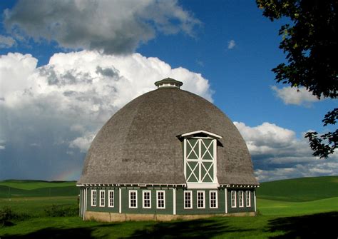 Gorgeous Round Barn | This beautifully maintained barn is ne… | Flickr