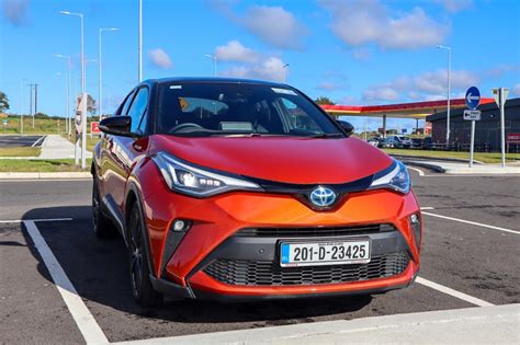 Toyota C-HR Hybrid Review - Changing Lanes