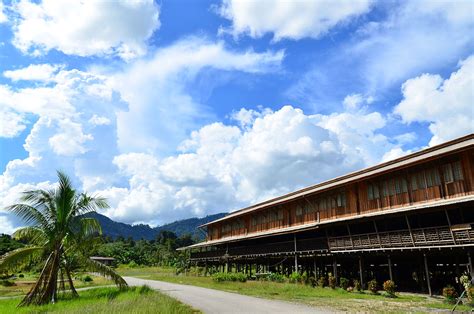 Rumah Panjang berasal dari, Adat Peninggalan Suku Dayak - Budayanesia