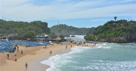 Pantai Drini | Lokasi Penginapan & Harga Tiket Masuk 2022