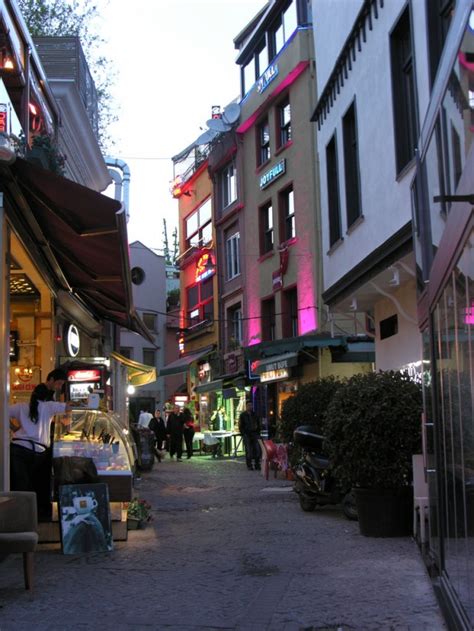 Ortaköy is the Best Place for Nightlife in Istanbul - YourAmazingPlaces.com