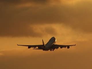 British Airways 747 takes to the skies.. | Boeing 747 off on… | Flickr