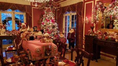 Georgia’s 'Pink Palace' goes red and green for holiday tours | FOX 5 Atlanta