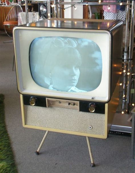 An old fashioned TV set | Vintage tv, Tv sets, Modern tv stand