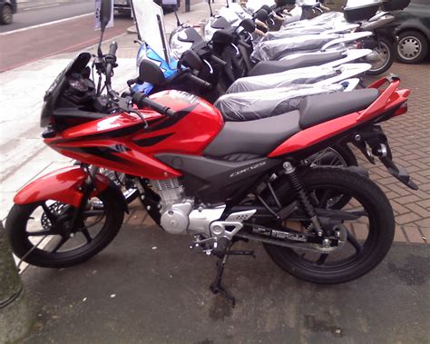 HONDA CBF125 - Review and photos