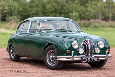 Jaguar mk2 British racing green | Jaguar car, British racing green ...