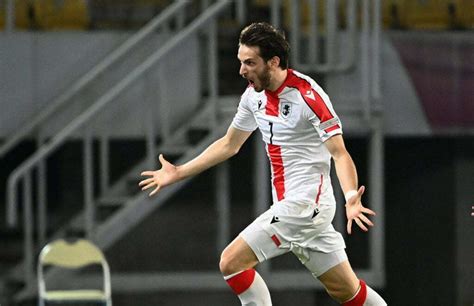 Kvaratskhelia: ‘I’m already learning Neapolitan, I feel at home here’ - Football Italia