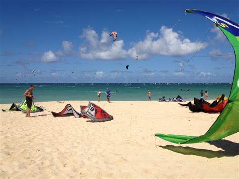 Maui kitesurfing lessons • HST Windsurfing & Kitesurfing School