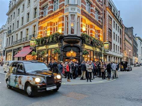 Glasshouse con Warcick street, una famosa intersección en el Soho