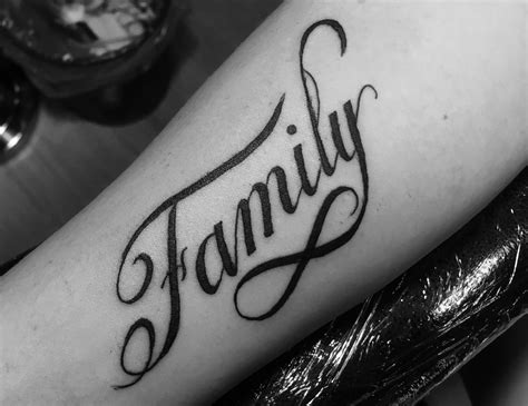 Family tattoo | Familie tatoeage, Kleine tatoeage voet, Familietatoeages