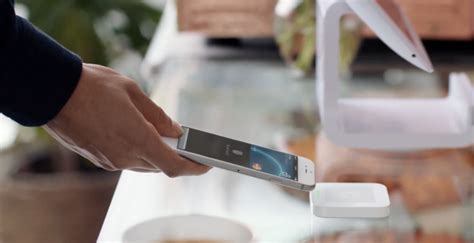 New Square Reader Accepts Apple Pay and EMV Chip Cards