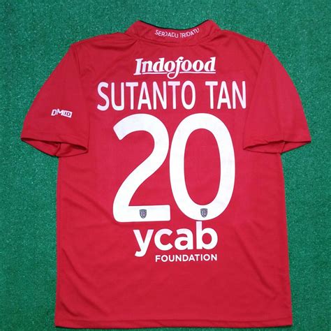 Bali United Home football shirt 2015 - 2016. Sponsored by Indofood