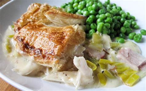 Chicken Leek and Ham Pie in a Cheese and White Wine Sauce | A Glug of Oil