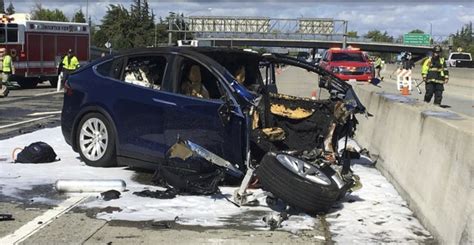 Federal regulators probe deadly Tesla crash