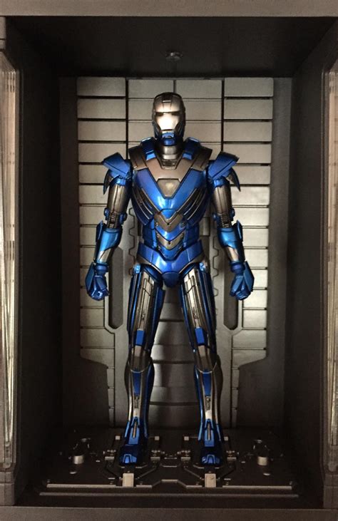 Comicave Iron Man Mk. 30 Blue Steel in a Figuarts Hall of Armor. : r/ActionFigures