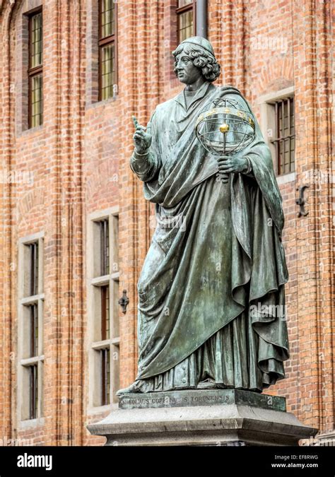 Nicolaus Copernicus statue in old town Torun, Poland Stock Photo - Alamy