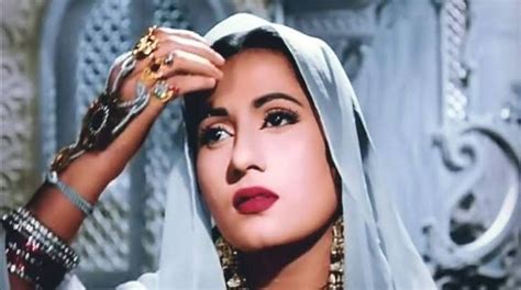 Madhubala - Mughal-E-Azam (1960) | Bollywood pictures, Vintage ...