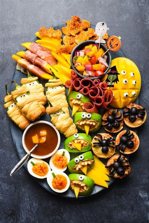 Facile Halloween Party Food | Apéritif halloween, Idée repas halloween, Nourriture halloween